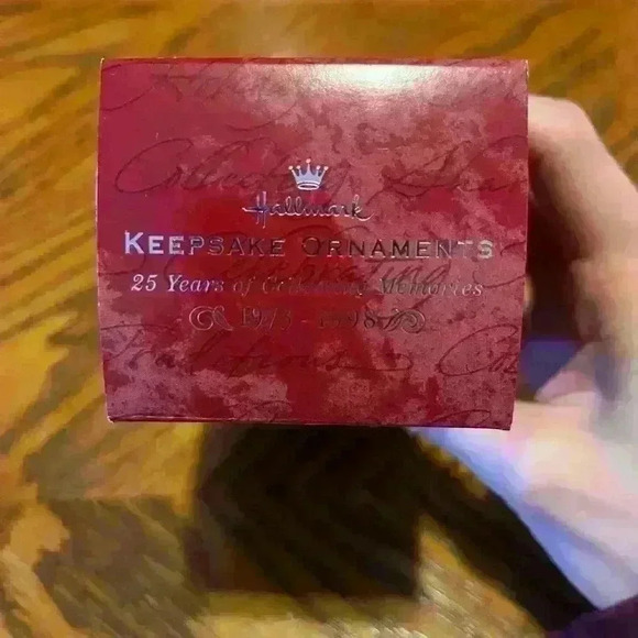 1996 Barbie “Silken Flame” Keepsake Ornament - Picture 2 of 7